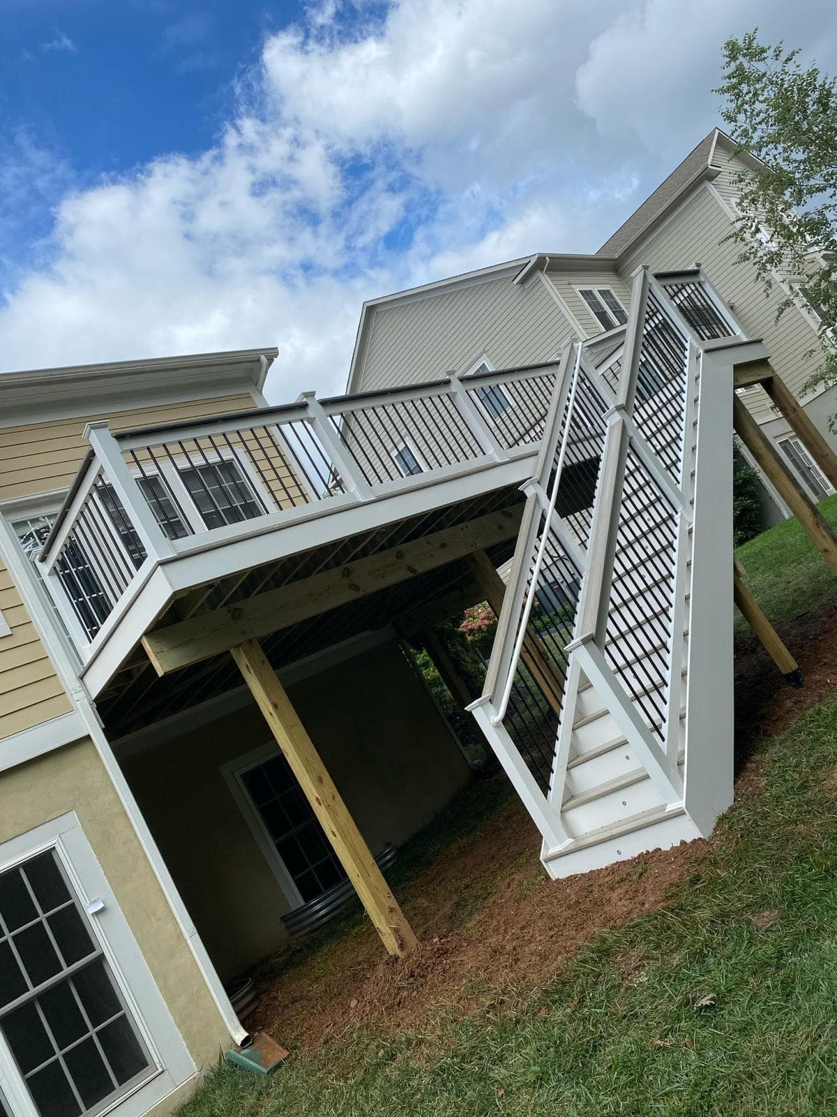 Professional Open Porch Construction in Northern Virginia โ Loudoun Decks project in Northern Virginia